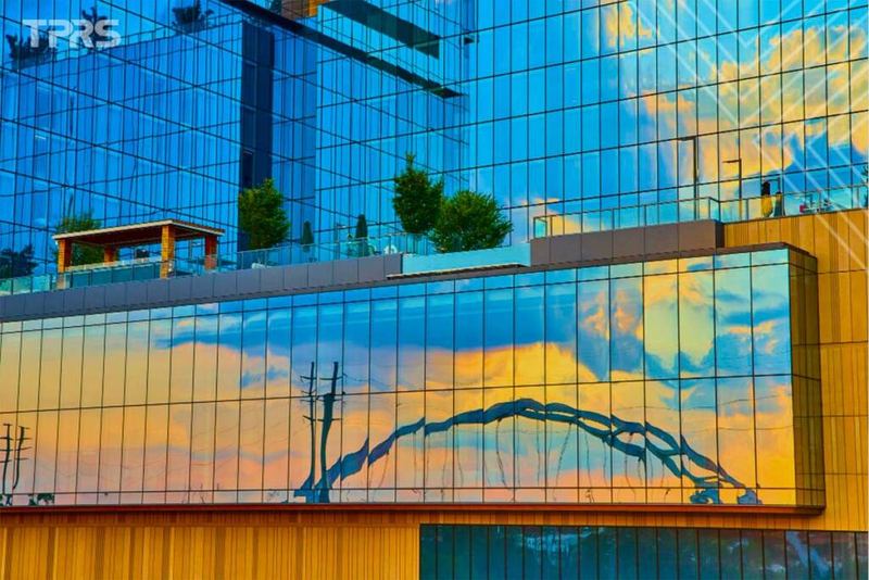 Why Architectural Glass Is Essential for Modern Commercial Buildings