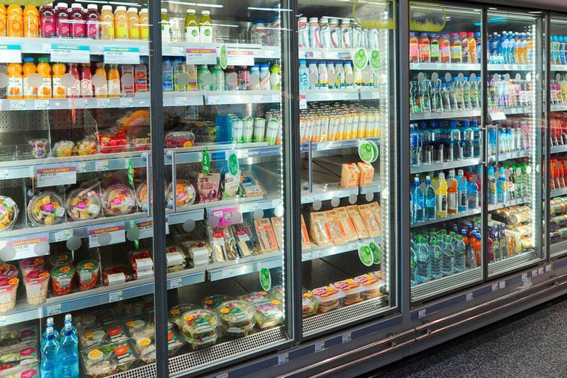 Energy-Saving Refrigeration: Should You Choose a Glass Door or Solid Door?