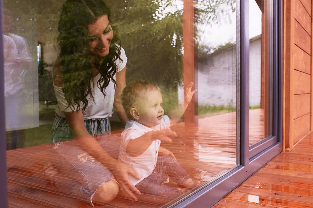 Top 5 Benefits of Installing Soundproof Glass in your home