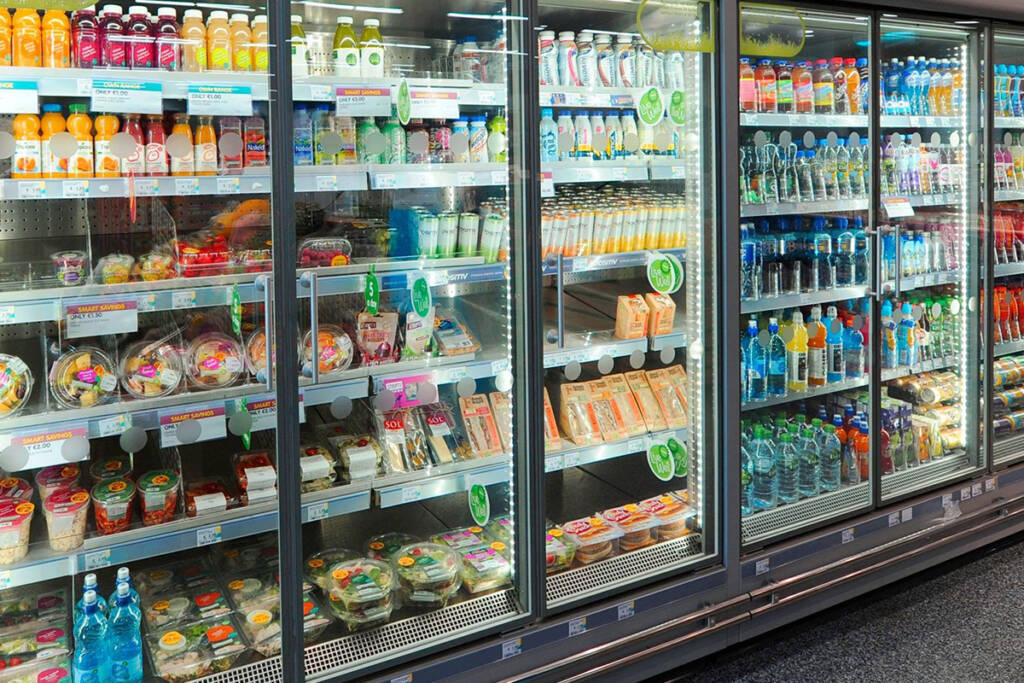 Energy-Saving Refrigeration: Should You Choose a Glass Door or Solid Door? 3 Energy-Saving Refrigeration: Should You Choose a Glass Door or Solid Door?
