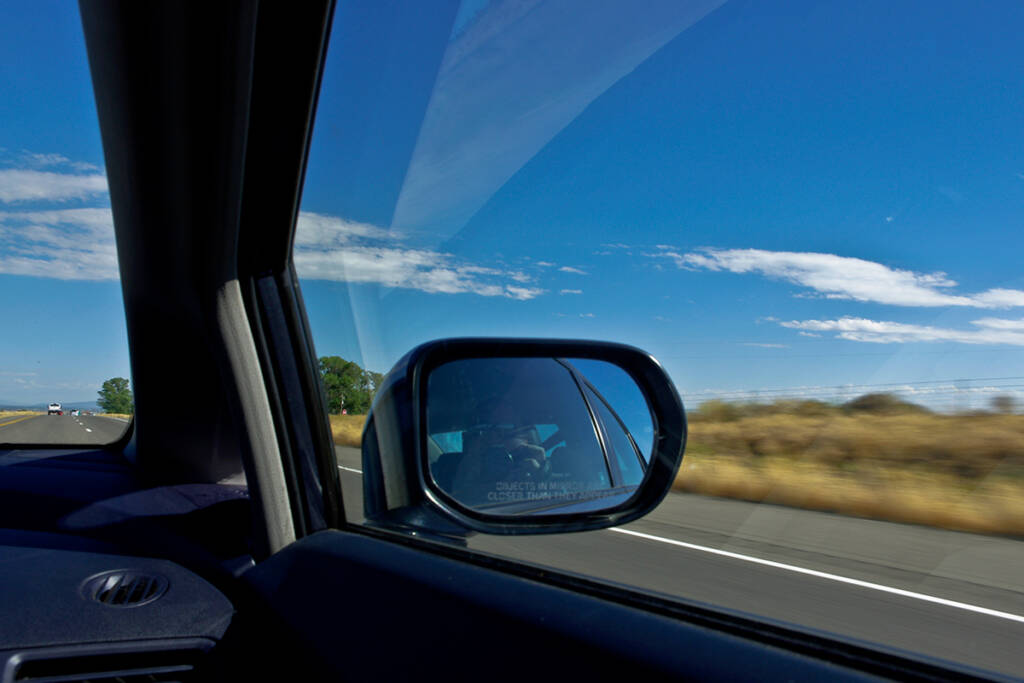 Automobile Side Glass: Common Problems, Fixes & Safety Insights 4 Automobile Side Glass: Common Problems, Fixes & Safety Insights