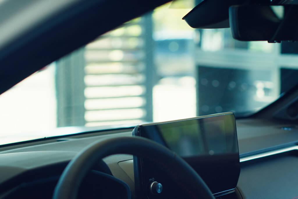 Electric Vehicle Window Systems: Special Requirements and Innovations