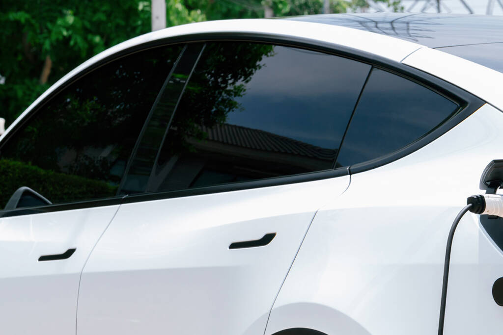 Electric Vehicle Window Systems: Special Requirements and Innovations