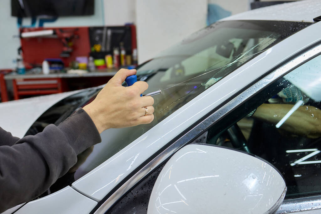 Vibration Resistance in Automotive Glass: Engineering Principles and Testing Methods 6 Vibration Resistance in Automotive Glass: Engineering Principles and Testing Methods