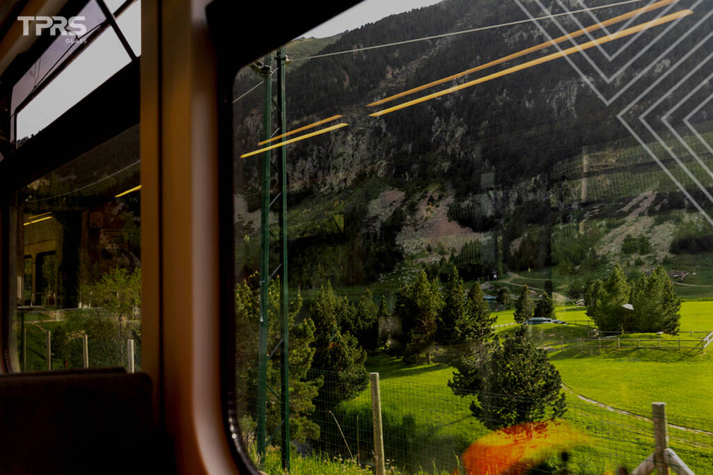 Train Windows: Engineering Excellence in Manufacturing Glass for Railway
